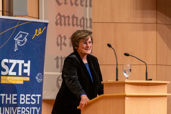 Karikó Katalin a Szegedi Tudományegyetemnek ajánlotta fel a Nobel-díjával járó félmillió dollárt