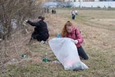 Jelentősen csökkent a szemétmennyiség Sepsiszentgyörgyön az Olt folyó partján