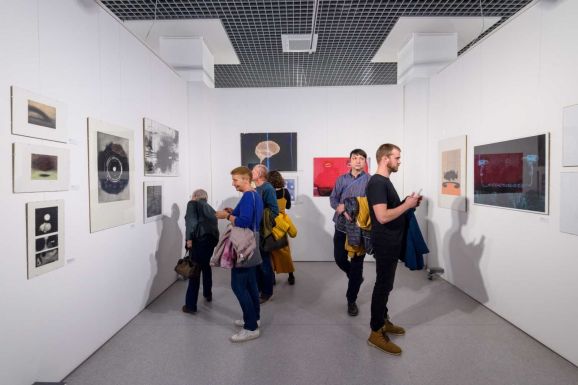 Világhírű székelyföldi rendezvény: 68 országból neveztek be a Grafikai Biennáléra