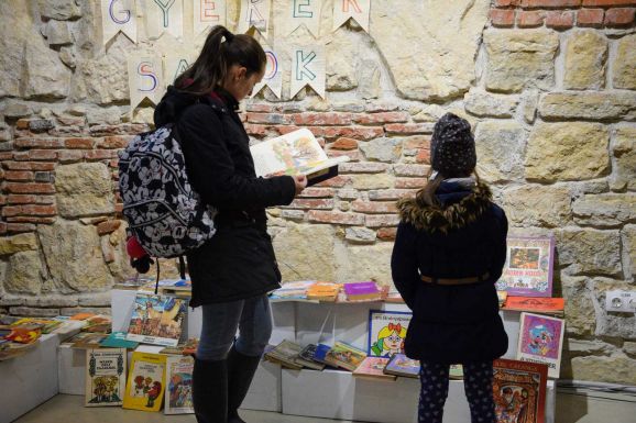 Évtizede népszerűsíti az olvasást a Könyvturi