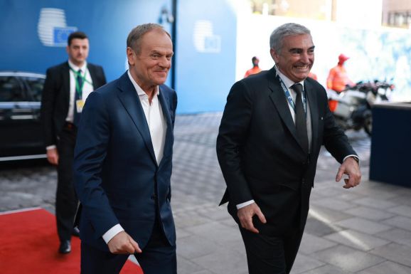Donald Tusk szerint kritikus a helyzet az ukrán fronton
