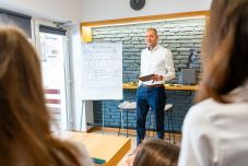 Elkeserítő: bár rég lejárt a határidő, nem tisztázták, mi legyen, ha egy házaspár mindkét tagjának van mikrovállalkozása