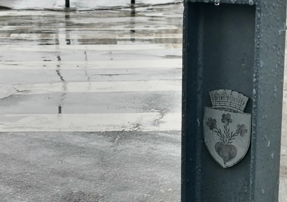 Címeres felhajtásgátlókat szerelnek fel Csíkszeredában