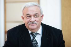 Négy köztiszteletben álló személy kap idén Pro Urbe díjat Sepsiszentgyörgyön