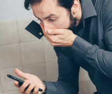 Fiktív befektetések: 180 ezer eurót csaltak ki egy Hargita megyei férfitól