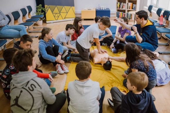 Negyedikesek, középiskolások és egyetemisták is jelentkezhetnek az MCC képzési prograjmaiba