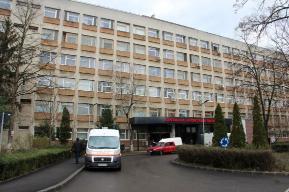 Szatmárnémeti: nem eshetett ki véletlenül a beteg a kórház ablakán