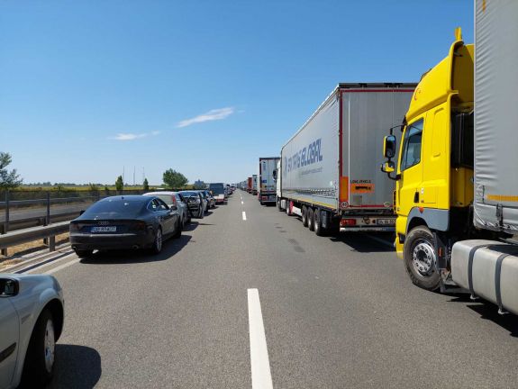 Infotrafic: megnőhet a forgalom a hegyvidéki és tengerparti üdülőhelyek felé vezető utakon