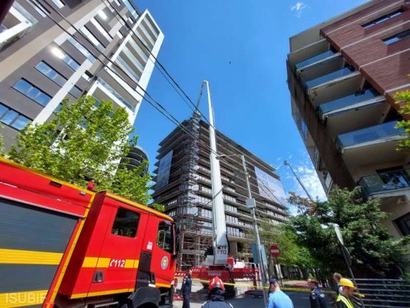 Tűz ütött ki egy fővárosi épülő ingatlanban – a hatóságok Ro-Alert üzenetet küldtek