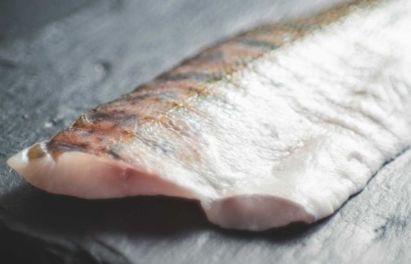 FRISSÍTVE – Meghalt egy négyéves kislány és a nagymamája, miután fagyasztott makrélát ettek