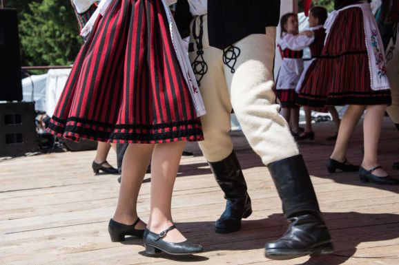 Több száz civil és egyházi program kapott támogatást a háromszéki önkormányzattól