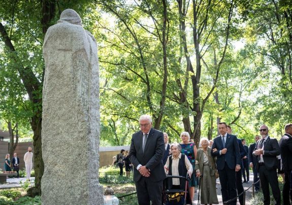 Bocsánatot kért Varsóban a a német elnök a második világháborús náci bűntettekért