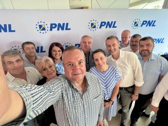 Vádat emelt a DNA a politikus ellen, lemondott posztjáról