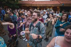 Ingyenes fesztiváljáratok indulnak Kolozsvárról a mérai csűrfesztiválra