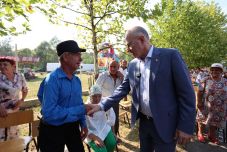 Csapdába esett Geoană? - Szervezkedik a PSD és a PNL   