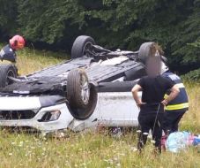 Felborult egy gépkocsi – egy személy megsérült