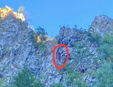 Egy nap alatt 43 embernek segítettek a hegyimentők – egy sziklafalon elakadt turistának is