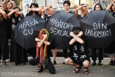 Kezdődnek a meghallgatások az egyetemi szexuális zaklatás ügyében