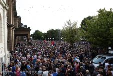 Folytatódnak a zavargások az Egyesült Királyságban – menedékkérőknek otthont adó szállodákat támadták meg