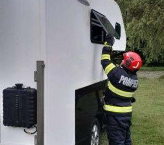 Felrobbant egy gázpalack a lakókocsiban – ketten megsérültek