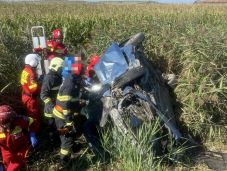 Súlyos baleset Maros megyében: a roncsok közé szorult három személy
