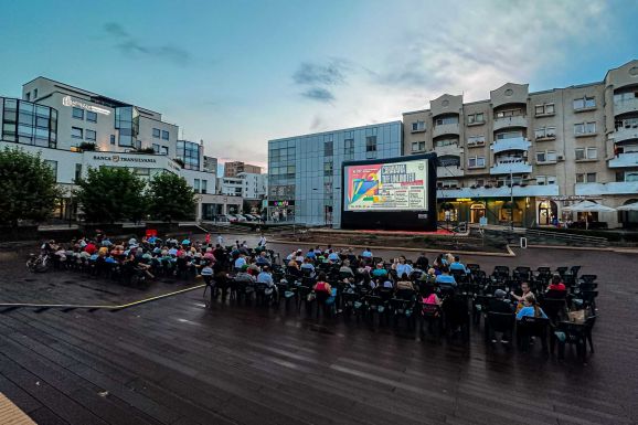 Szabadtéri mozizás Szatmárnémetiben