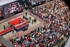 Háromszor csaphat össze Donald Trump és Kamala Harris