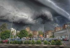 Sárga kód: lecsap a vihar 16 megyében