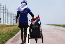 Megdőlt a mezítlábas gyaloglás világrekordja