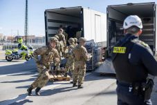 Egyre súlyosabb a helyzet Svédországban, Dánia határellenőrzéseket vezetett be