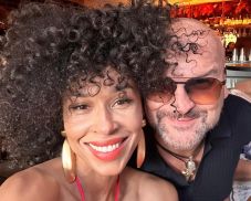 Lengyelország leggazdagabb embere bepereli Zuckerberget a felesége hamis reklámjai miatt