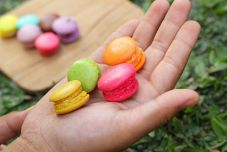 Édességnek álcázott metamfetamint találtak egy jótékonysági szervezet segélycsomagjaiban