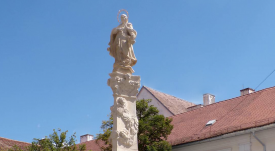 A múlt és a jövő jelképe – Méltó helyén áll a fogadalmi Mária-oszlop Kolozsváron