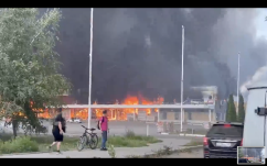 Lebombáztak egy bevásárlóközpontot Donyeckben, az oroszok az ukránokat vádolják