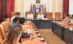 Azonnali megoldásokat vár a Bihar megyei prefektus a korai iskolaelhagyás megfékezésére