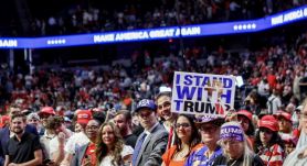 Fej-fej mellett Trump és Harris, megint Orbán Viktort idézte a volt elnök 