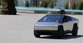 A rettegett csecsenvezér megköszönte Elon Musknak a géppuskával felszerelt Teslát