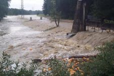 Ítéletidő Ausztriában: Bécset árvíz, Tirolt sárlavina öntötte el