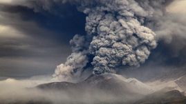 Kitört a Sivelucs vulkán Kamcsatkán, a hamuoszlop veszélyezteti a légi közlekedést