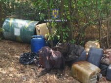 Házi készítésű berendezésükkel 800 liter kőolajterméket loptak