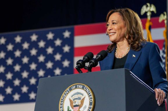 Kamala Harris nem volt ott a demokraták nagygyűlésén, amikor legnagyobb hatású támogatója, Obama felszólalt