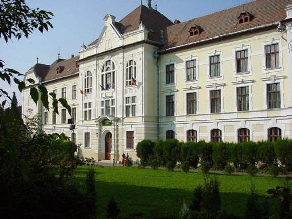 Nem biztonságos a marosvásárhelyi Unirea Főgimnáziumnak helyet adó épület  