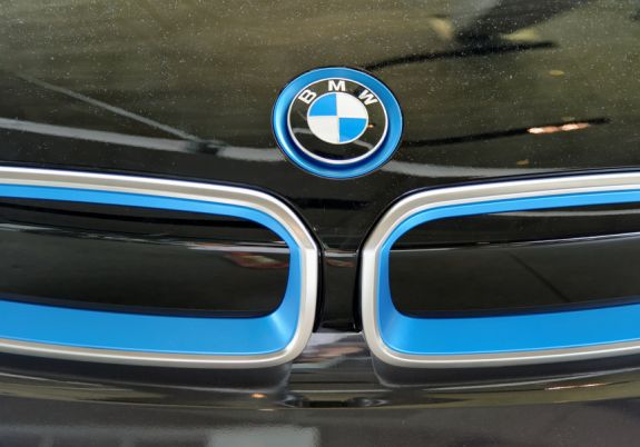 A BMW több mint 720 ezer járművet hív vissza rövidzárlat veszélye miatt