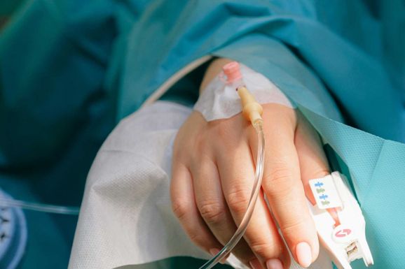 Évente 200 000 romániai állampolgárnál diagnosztizálnak halálos betegséget, de csak 18%-uk részesül palliatív ellátásban