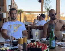 Terhelő beszélgetés – lehallgatták a Tate fivéreket