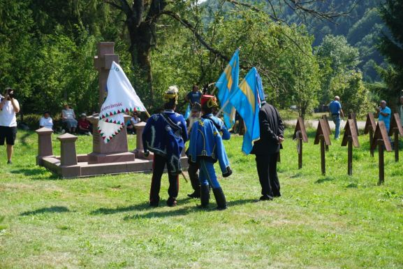 Úzvölgyi katonatemető: több százan emlékeztek a '44-es orosz betörés áldozataira