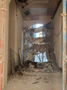 Leomlott a Pannónia Szálló átjárójának mennyezete