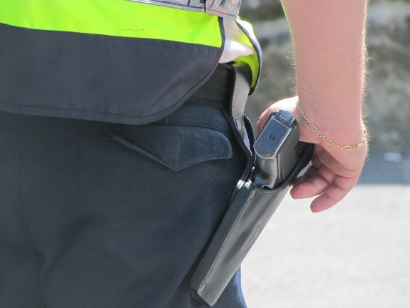 Hihetetlen: egy nyolcosztályos, büntetett előéletű fiatalember beépült a rendőrségbe. Másfél évig nem bukott le