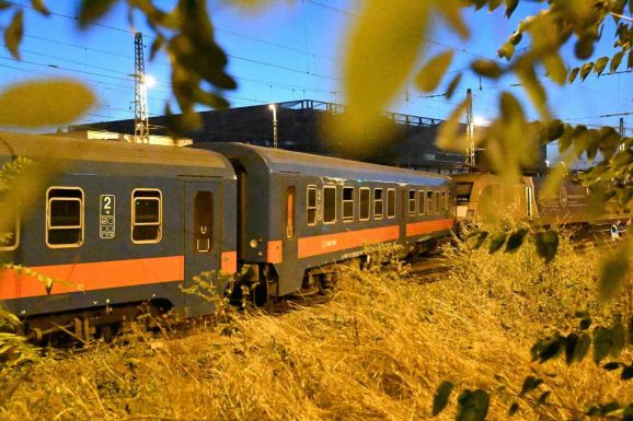 FRISSÍTVE – Kisiklott egy kolozsvári vonat Budapesten