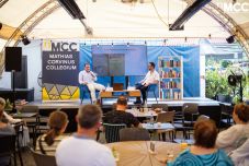 ,,Ha a rendszer változik, akkor a tankönyv is fog” – Erdély jelentőségéről a magyarországi és romániai közoktatásban